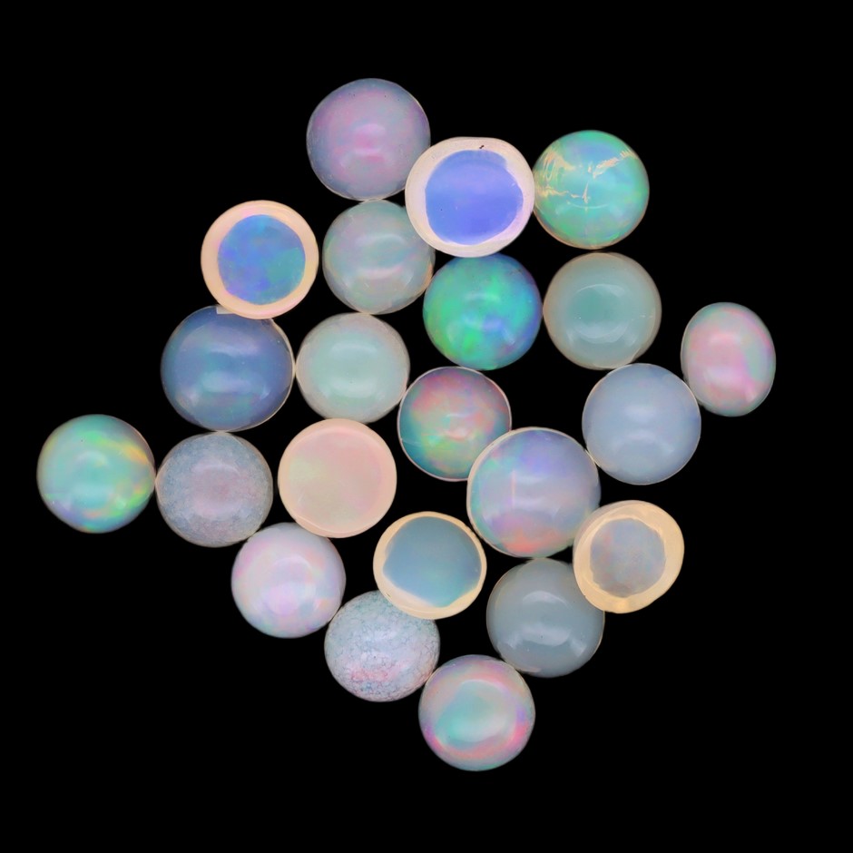 4.27 Carats White Color-Play Opal