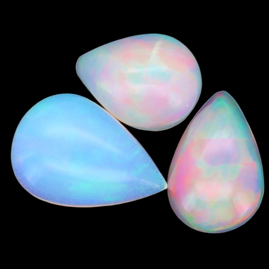2.45 Carats White Color-Play Opal