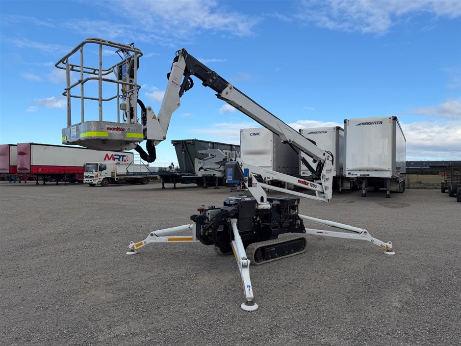 <p>2017 Monitor Lifts Tracked Hydraulic Platform</p>
