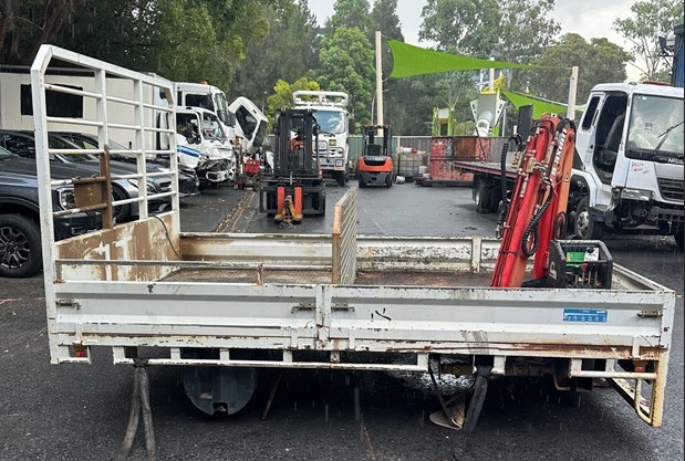 Tray Body  With Maxilift Crane V4453