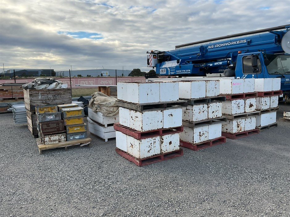 <p>7 x Assorted Marquees</p>