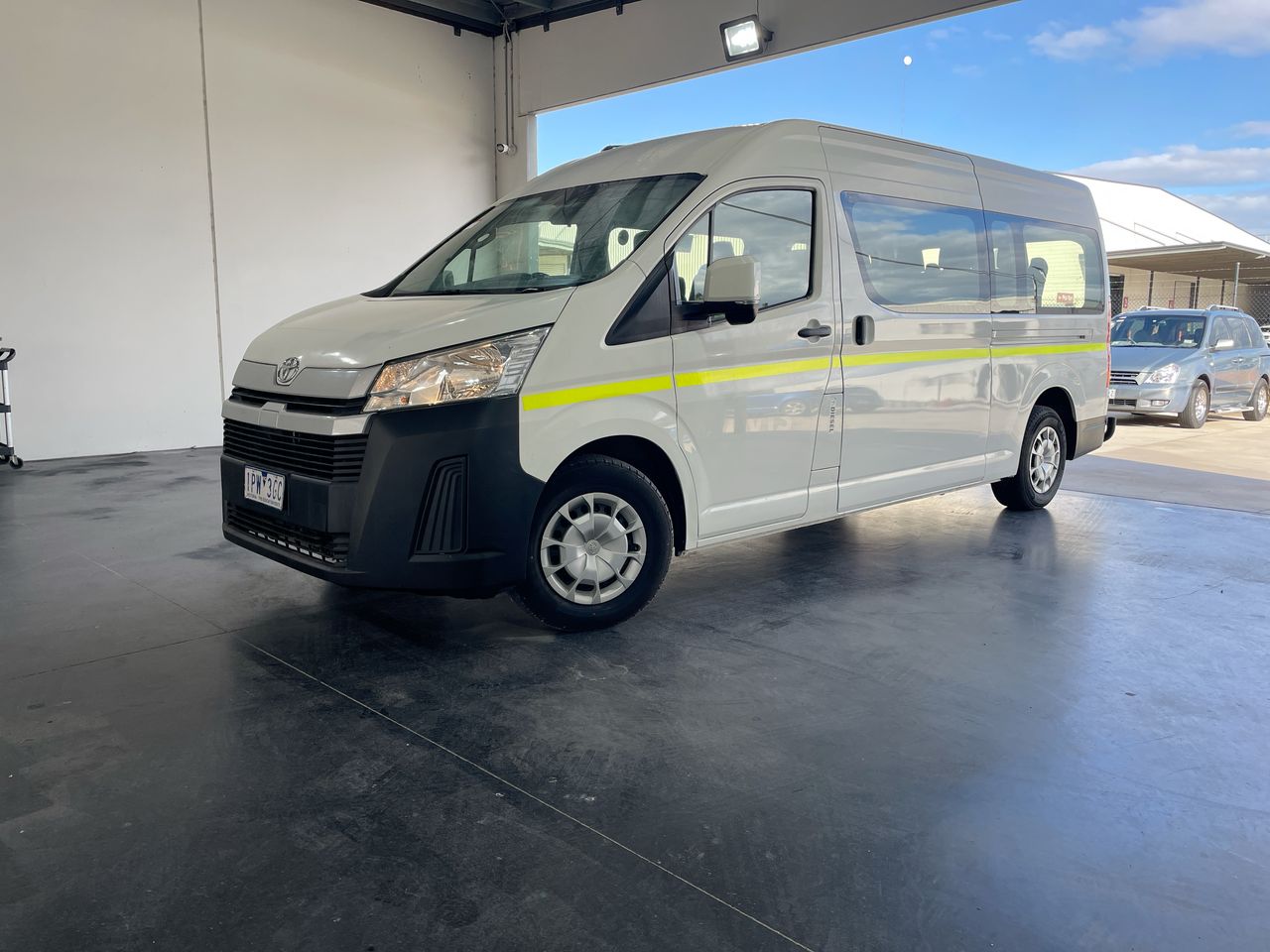 2019 Toyota HiAce GDH320R Turbo Diesel Auto 12 Seats Bus