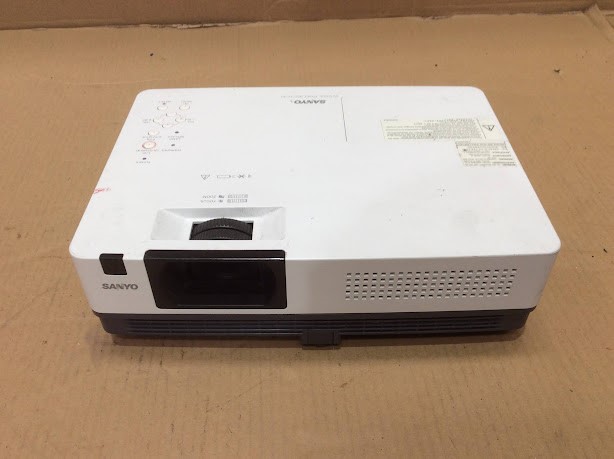 SANYO PLC-WK2500 LCD Projector