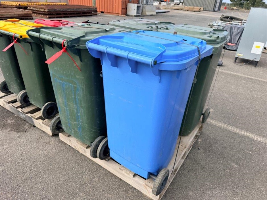 Pallet of 4 Bins