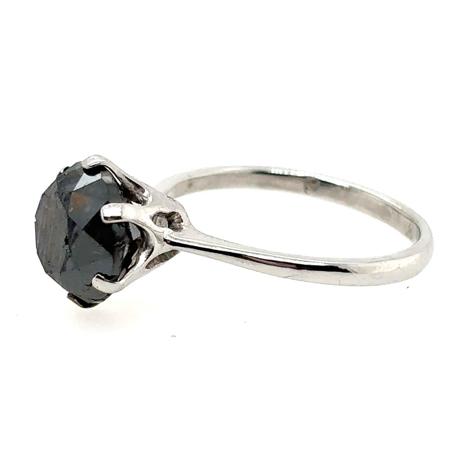 One ladies - 9ct White gold Solitaire ring