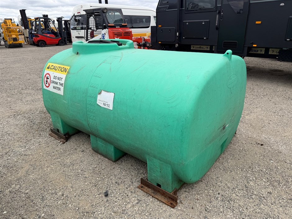 1 x 2400LT Plastic Water Tank