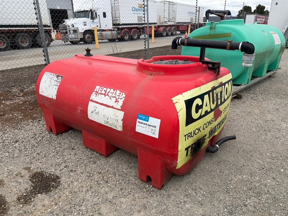 <p>1 x 2000LT Plastic Water Tank</p>