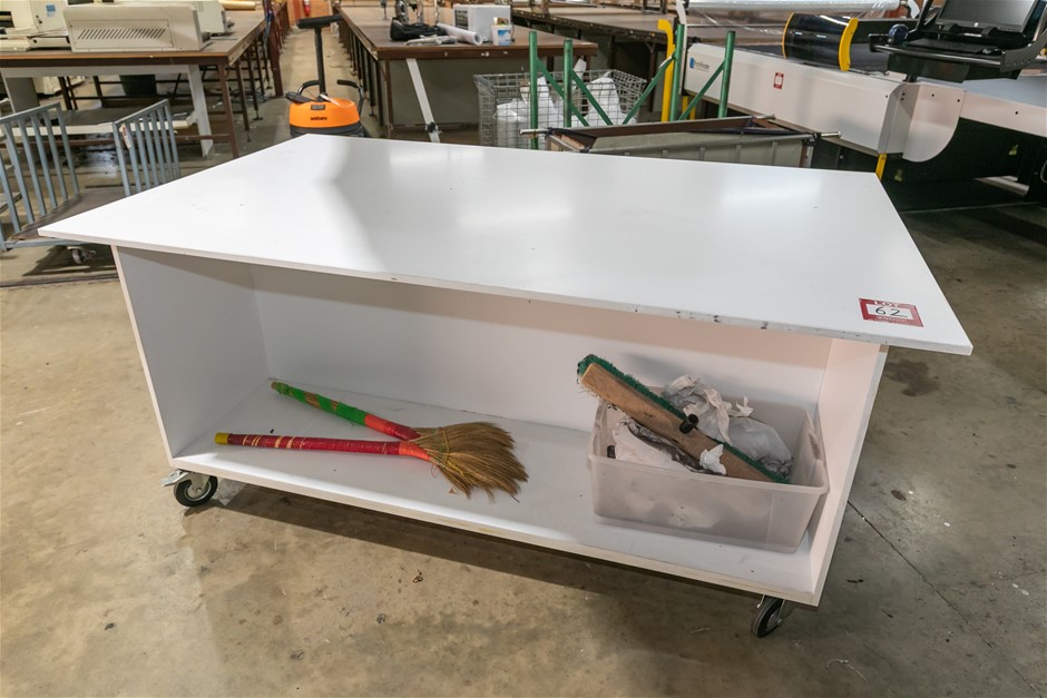 Mobile Fabric Work Bench with Shelf