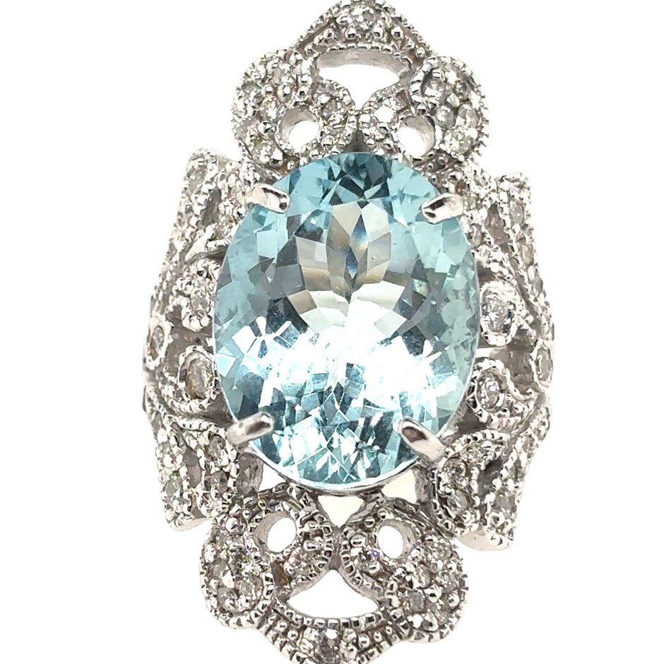 8.15ct a Centre Oval Cut Aquamarine & 1.00ct 52 Stones Round Dia.