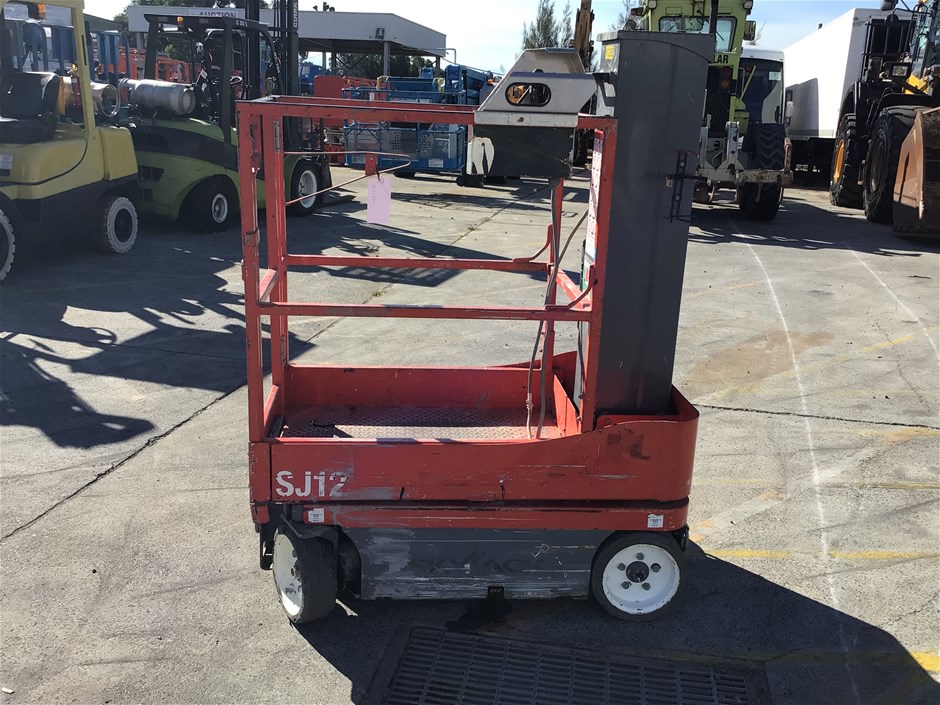 <p>2015 Skyjack SJ12 Vertical Man Lift</p>