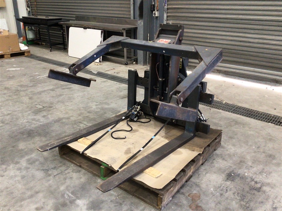 <p>Used Hydraulic Rotator Forklift Attachment </p>