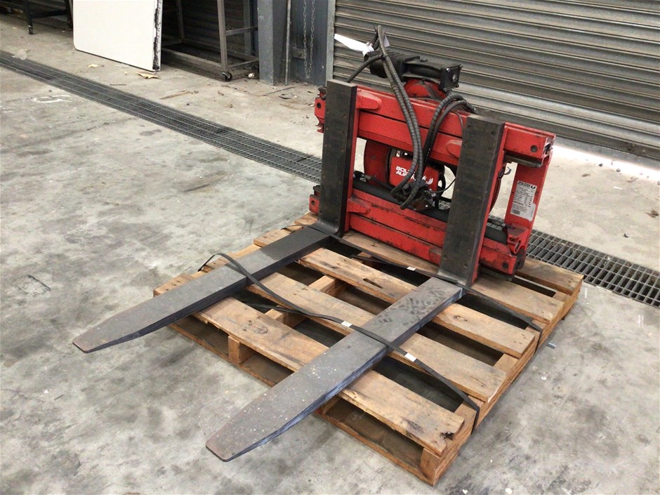 <p>Used 2013 Bolzoni Auramo Hydraulic Rotator Forklift Attachment </p>