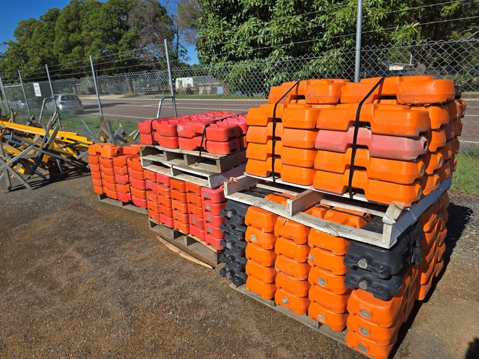 5x Pallets of Temporary Fence Feet