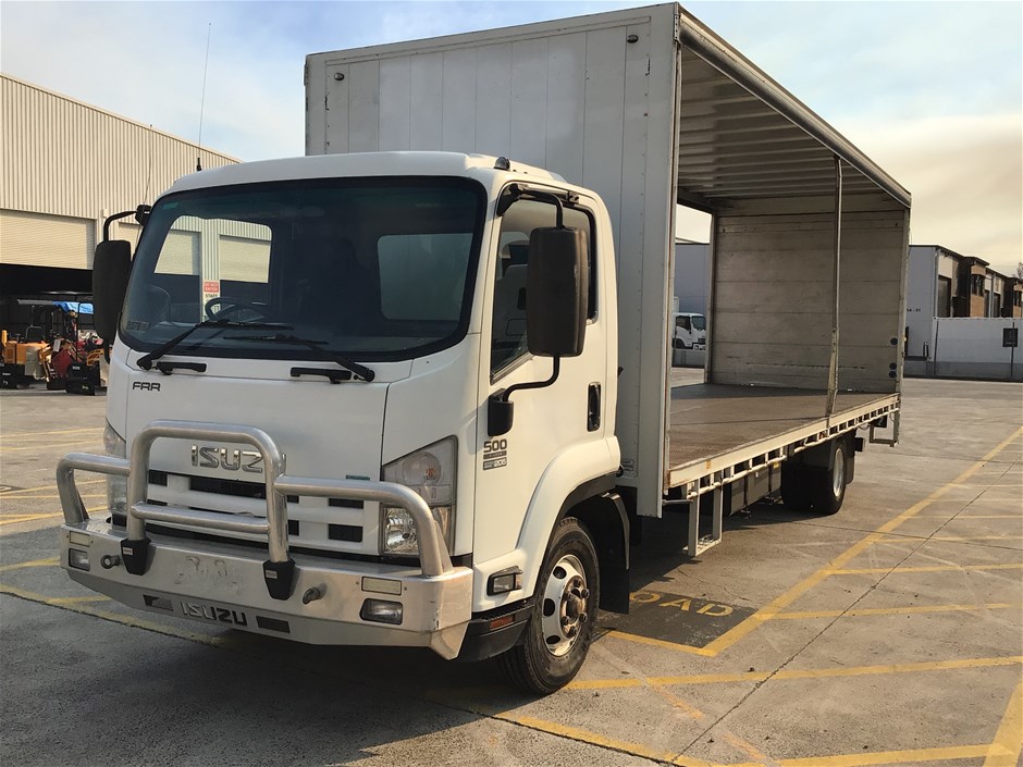 <p>2014 Isuzu FRR500 4 x 2 Curtainsider Rigid Truck</p>