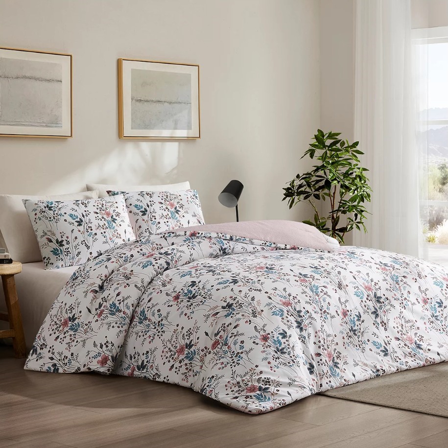 SERELENA Bed Sheet Comforter Set, Queen, Wild Flower. N.B: Missing pillow c