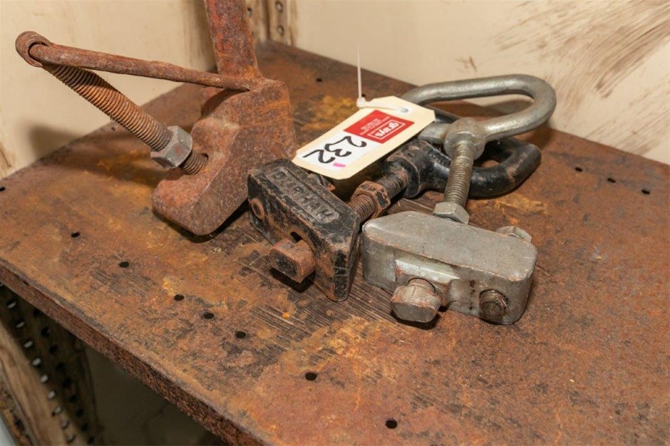 Gatic Man Hole Lifters