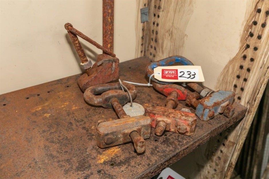 Gatic Man Hole Lifters