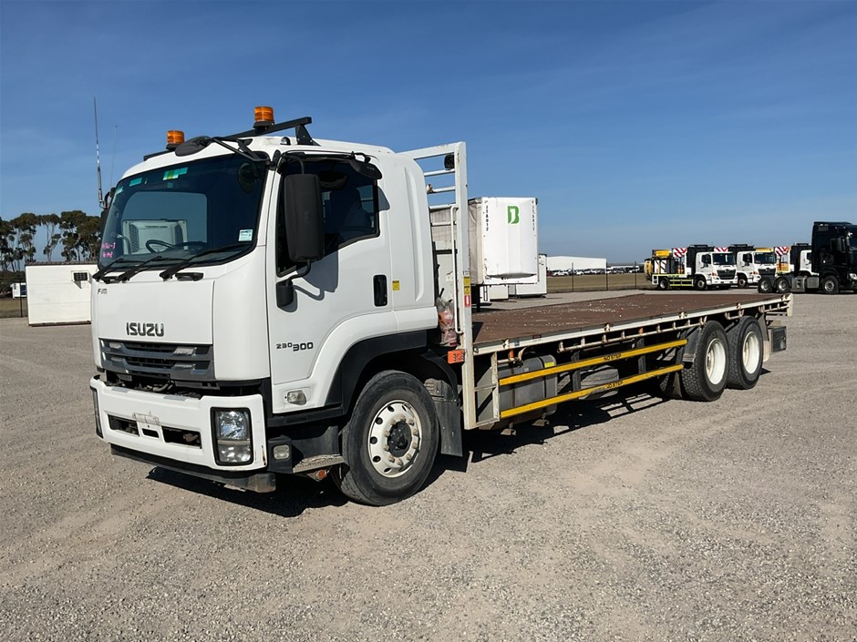 <p>2019 Isuzu FVM 6 x 2 Tray Body Truck</p>