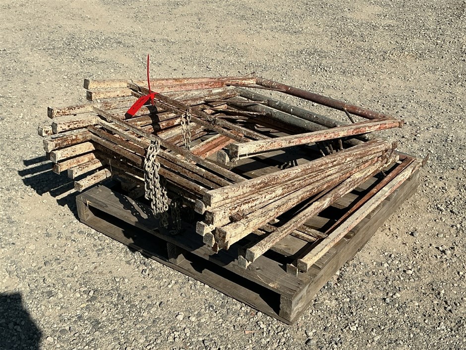 <p>8 Fixed Steel Trestles </p>