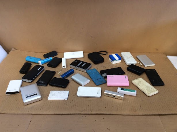 Anko/SIGNIFY Mixed Brand and Model Portable Power Banks/Electronic devices