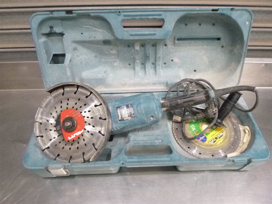 Makita GA9020 Heavy Duty Angle Grinder