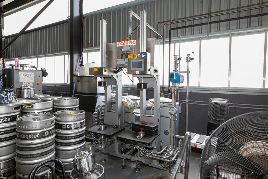 Comac K2 Smart Kegging Machine Dual Keg Washing Station