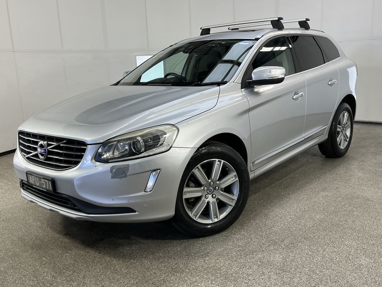 2015 Volvo XC60 T5 LUXURY Automatic - 8 Speed Wagon
