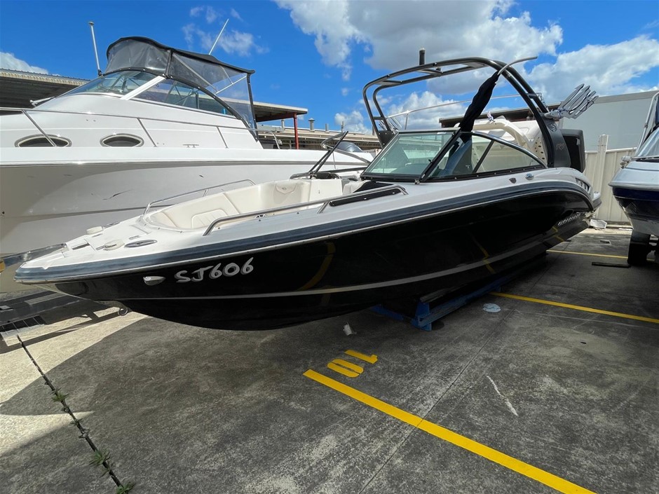 2016 Chaparral 227 SS Bowrider