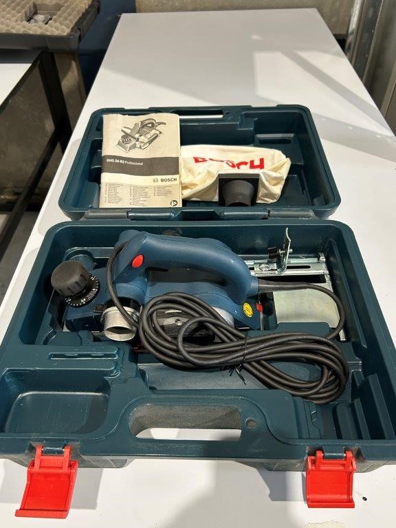 2013 BOSCH GHO 26-82 Professional Electric Planer in Carrycase