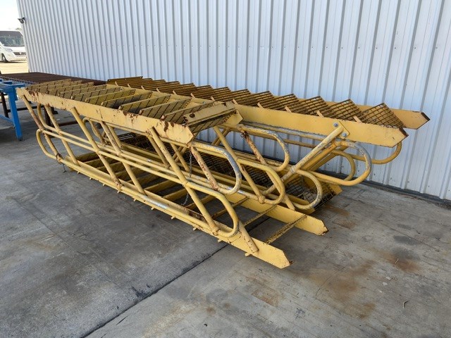 <p>Steel Step Sets x 4</p>