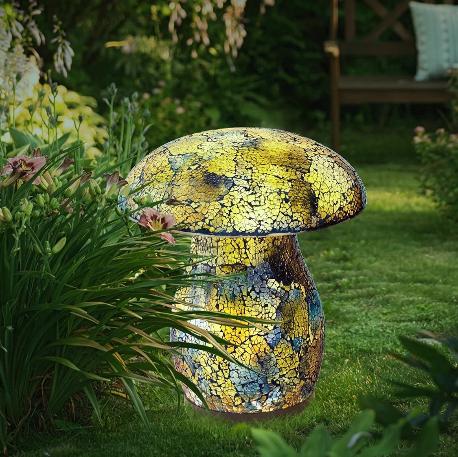 AURORA Lighting Mosaic Solar Mushroom Light, Green. NB: Minor use.