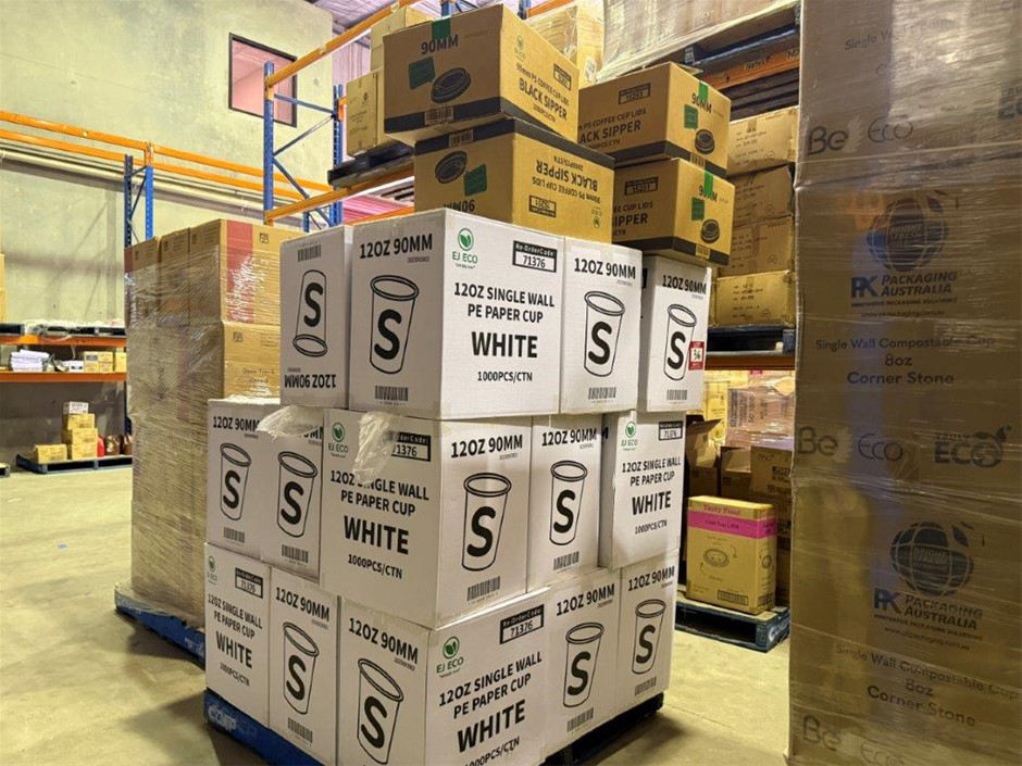 White coffee cups and lids