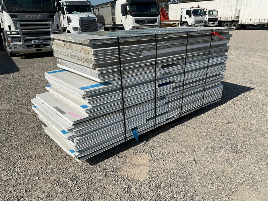 <p>26 x Assorted Steel Clad insulated Panels</p>