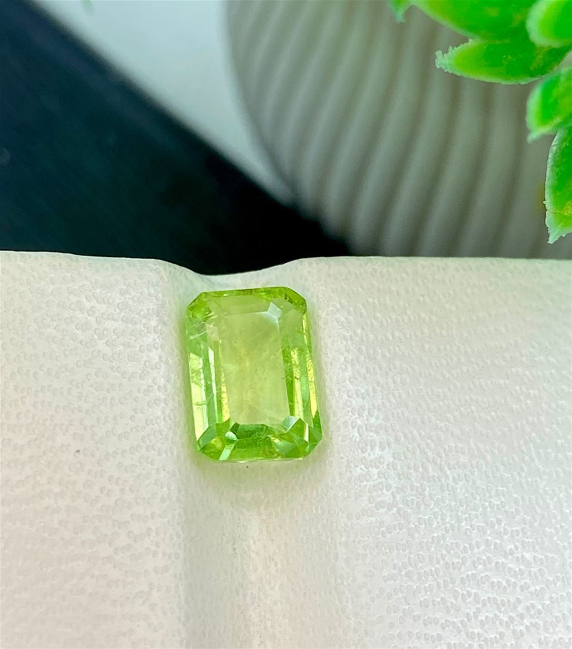2.70 Carats Natural Peridot