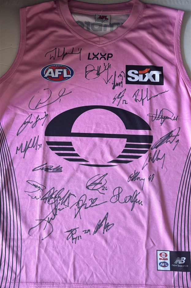 GOLD COAST SUNS 2026 SQUAD SIGNED GUERNSEY