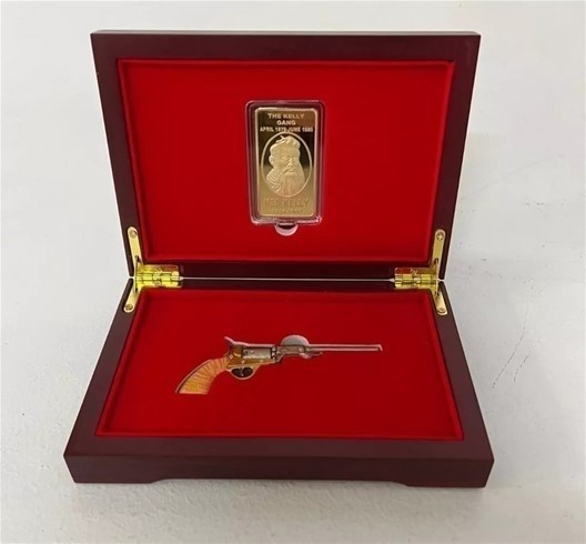 NED KELLY UNIQUE BOXED SET OF 1 GOLD INGOT & PISTOL - FINISHED IN 24K GOLD.