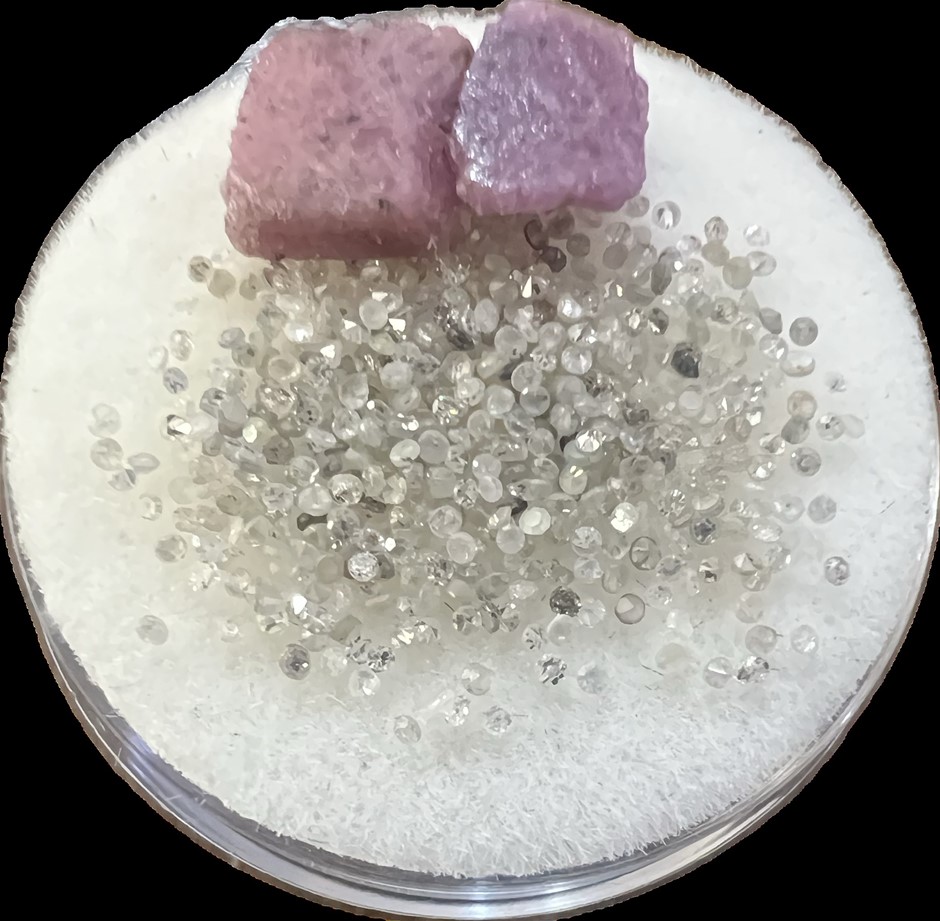 4.69 carat diamond & ruby rough