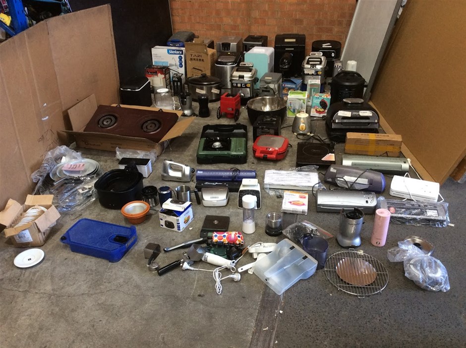 Mixed Kitchen Appliances & Household Items Lot