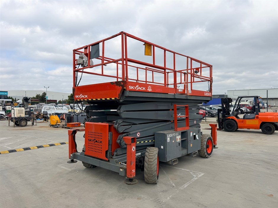 2015 Skyjack SJ9250 Scissor Lift