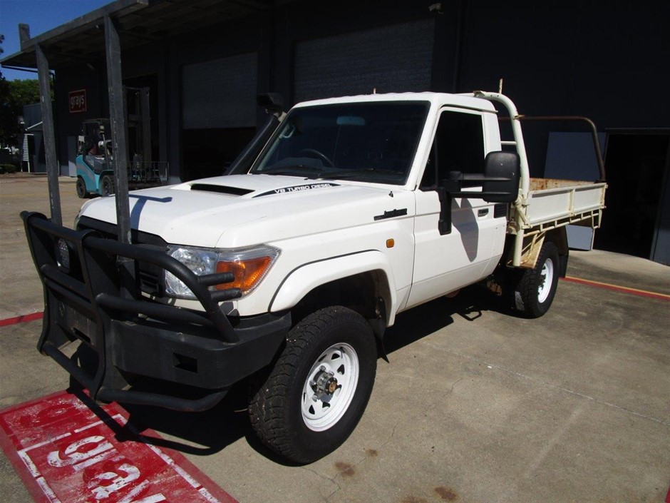 Toyota Land Cruiser 4WD Manual - 5 Speed Cab Chassis