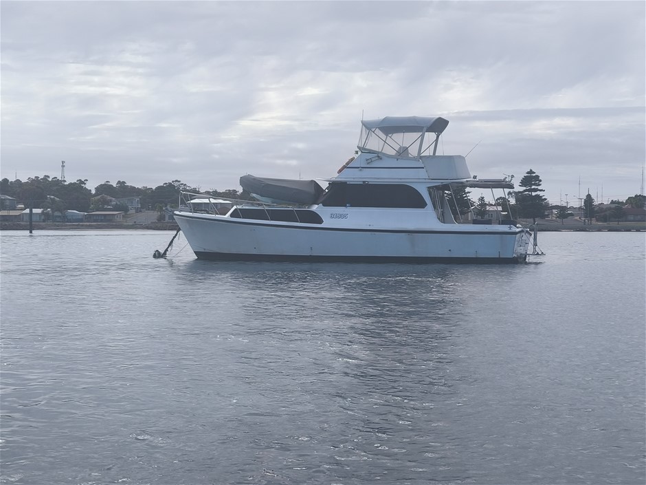 Northshore 37 Flybridge Cruiser
