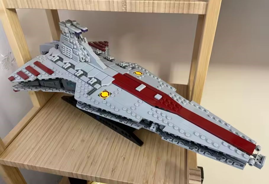 Brand New 960PCS Space Battleship Building Blocks Set (LEGO Compatible)