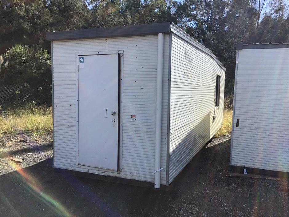 <p>Portable Building 8.3M x 2.4M</p>