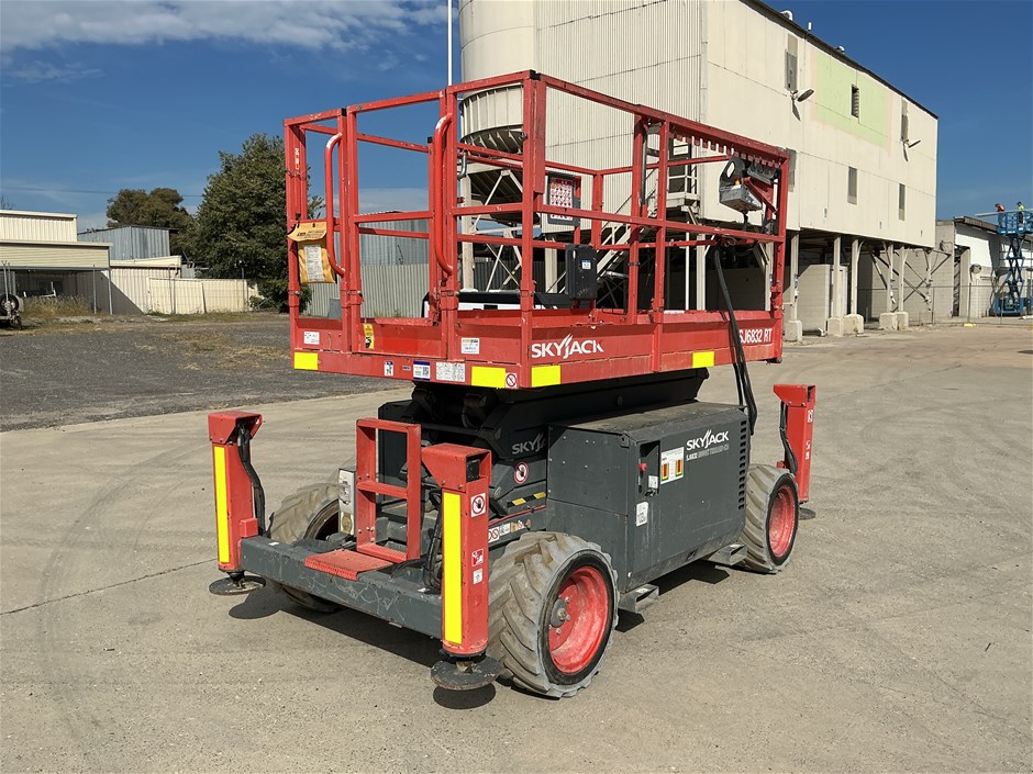 2016 Skyjack SJ6832 Rough Terrain 4x4 Scissor Lift