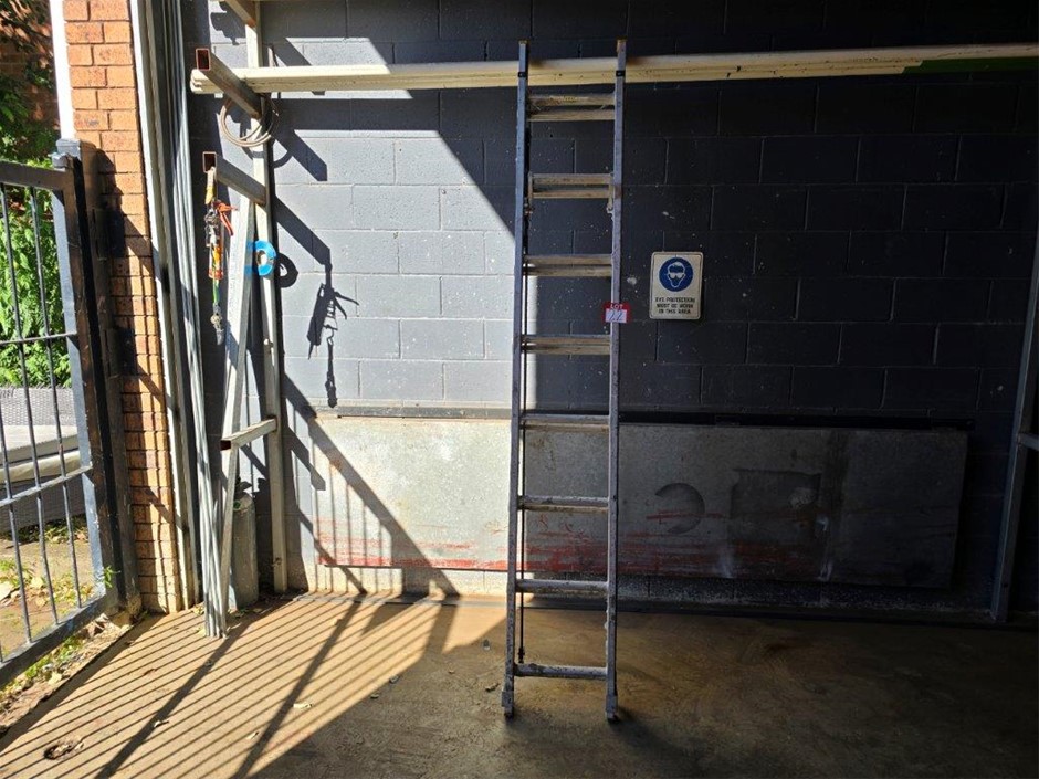 GORILLA 150kg Aluminium Extension Ladder