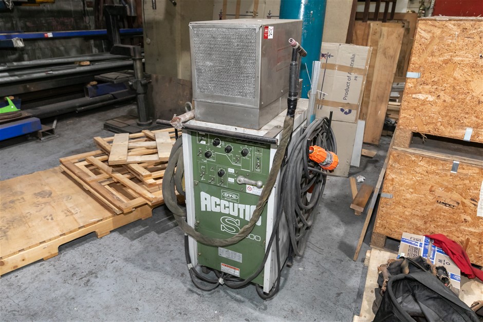 OTC ACCUTIG S300 Mobile AC/DC TIG Welder