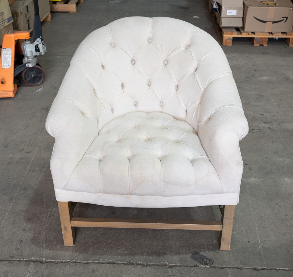 CAFÉ LIGHTING HAMPSTONS CHESTERFIELD AMERICAN STYLE OCCASIONAL CHAIR. NB: W