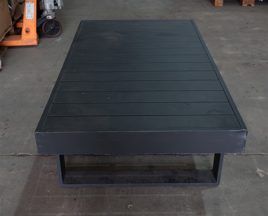 CHARCOAL OUTDOOR COFFE TABLE FLORABELLE MODERN. NB: STORAGE MARKS.