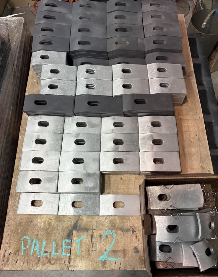 Pallet Comprising New Never Used Large Qty of Precast Panel Clips 