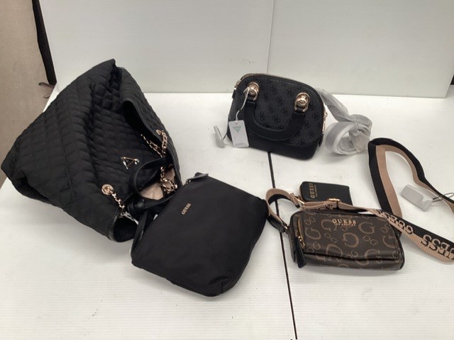 <p>3 x Guess Bags</p>